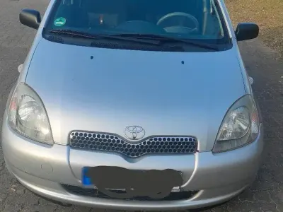 Używany Toyota Yaris 87 KM (63 kW) 2002 Srebrny Hatchback