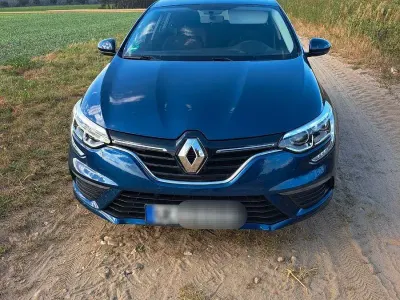 Gebraucht Renault Mégane GrandTour 140 PS (102 kW) 2019 Blau Kombi