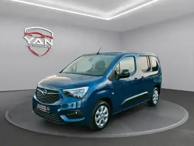 Second-hand Opel Combo Life 131 CP (96 kW) 2022 Albastru Monovolum