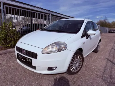 Usata Fiat Punto Dynamic 77 CV (56 kW) 2009 Bianco Utilitaria