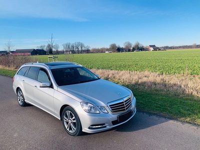 Silber Gebraucht 2012 Mercedes E300 Kombi | 9.500 €