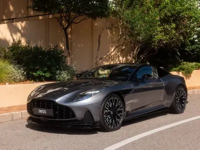 Neu Aston Martin DB12 680 PS (500 kW) 2026 Grau