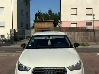 Gebraucht Audi A1 Attraction 90 PS (66 kW) 2011 Weiß Kleinwagen