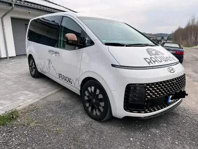 Gebraucht Hyundai Staria Signature 177 PS (130 kW) 2022 Weiß Van / Kleinbus