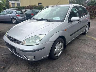 Gebraucht Ford Focus Trend 101 PS (74 kW) 2002 Silber Limousine