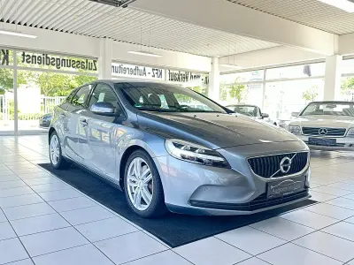 Gebraucht Volvo V40 Momentum 122 PS (89 kW) 2018 Grau Limousine