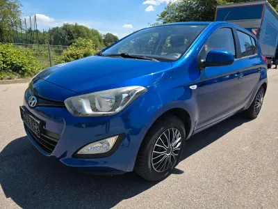 Gebraucht Hyundai i20 86 PS (63 kW) 2012 Blau Kleinwagen