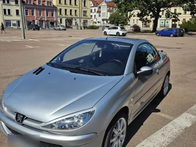 Gebraucht Peugeot 206 CC 109 PS (80 kW) 2005 Silber Cabrio