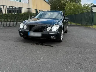 Gebraucht Mercedes E220 170 PS (125 kW) 2007 Schwarz Limousine