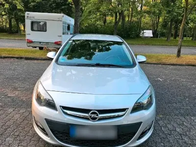 Gebraucht Opel Astra Edition 140 PS (102 kW) 2014 Grau Kombi
