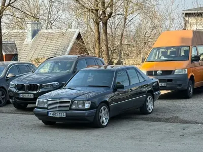 Gebraucht Mercedes E250 113 PS (83 kW) 1994 Schwarz Limousine