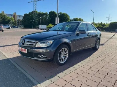 Używany Mercedes C180 156 KM (114 kW) 2009 Szary Sedan/Limuzyna