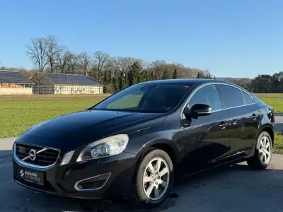 Begagnad Volvo S60 Momentum 179 HK (131 kW) 2011 Svart Sedan