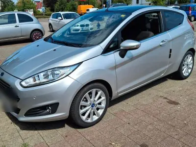 Gebraucht Ford Fiesta Titanium 101 PS (74 kW) 2016 Grau Kleinwagen