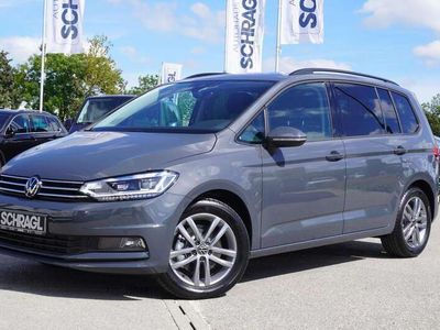 Delfingrau metallic Gebraucht 2024 VW Touran Comfortline Van / Kleinbus | 36.970 € (Etwas zu teuer)