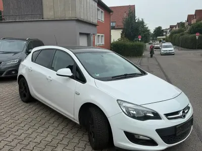 Gebraucht Opel Astra 87 PS (63 kW) 2013 Weiß Kleinwagen