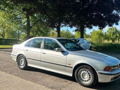 BMW 528