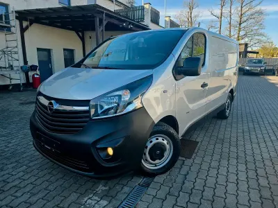 Używany Opel Vivaro 145 KM (106 kW) 2018 Srebrny Minivan