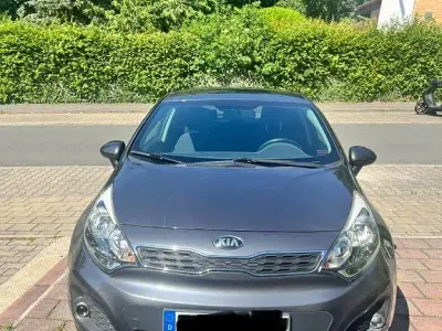 Gebraucht Kia Rio DREAM-TEAM Edition 86 PS (63 kW) 2013 Braun Limousine