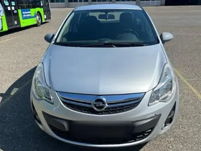 Usado Opel Corsa 86 HP (63 kW) 2011 Prateado Citadino