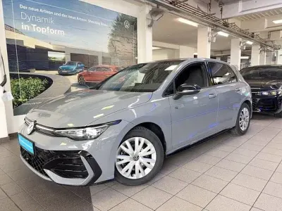 Gebraucht VW Golf VIII R-line 150 PS (110 kW) 2025 Grau Limousine