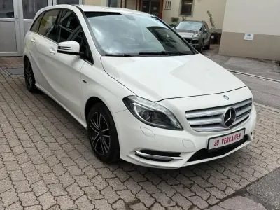 Używany Mercedes B180 122 KM (89 kW) 2012 Biały Minivan