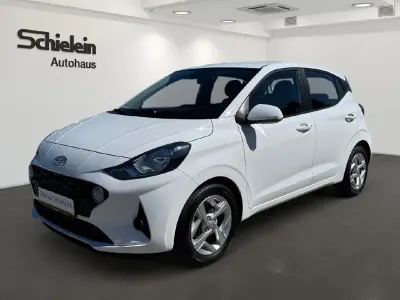 Gebraucht Hyundai i10 Trend 67 PS (49 kW) 2022 Polar white / sol Kleinwagen