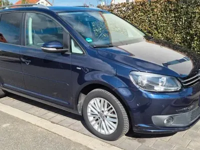 Gebraucht VW Touran Cup 105 PS (77 kW) 2014 Blau Van / Kleinbus