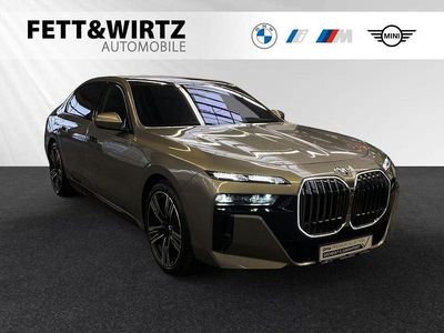 Gebraucht BMW 750e M Sport 489 PS (359 kW) 2024 Oxidgrau metallic Limousine