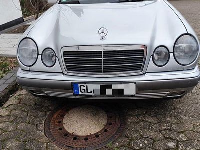 Gebraucht Mercedes 200 136 PS (100 kW) 1999 Silber Limousine