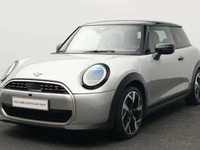 Używany Mini Cooper S Favoured 204 KM (150 kW) 2024 Szary Hatchback