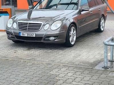 Braun Gebraucht 2008 Mercedes E280 Avantgarde Kombi | 3.499 € (Etwas zu teuer)