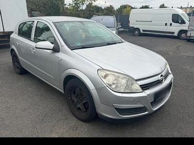 Grau Gebraucht 2004 Opel Astra Limousine | 500 € (Guter Preis)