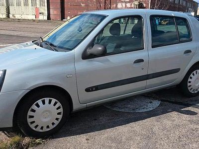 Gebraucht Renault Clio II 58 PS (42 kW) 2003 Silber Kleinwagen