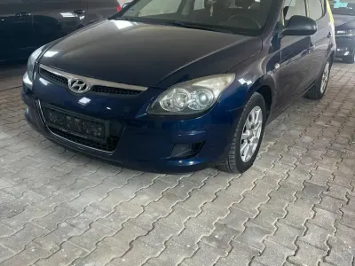 Gebraucht Hyundai i30 109 PS (80 kW) 2009 Blau Kleinwagen