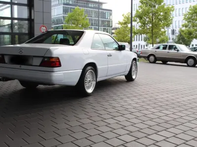 Brugt Mercedes 230 132 HK (97 kW) 1992 Hvid Coupe