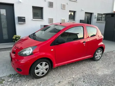 Gebraucht Toyota Aygo 68 PS (50 kW) 2009 Rot Kleinwagen