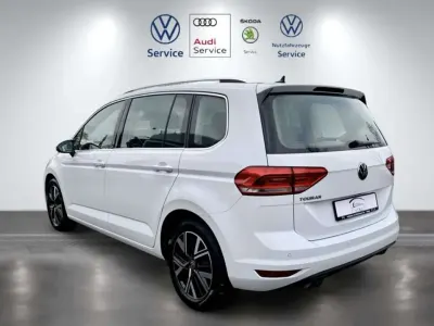 Gebraucht VW Touran Highline 150 PS (110 kW) 2020 Weiß Van / Kleinbus