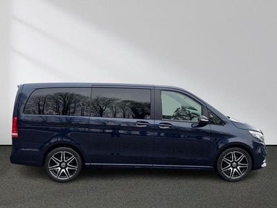 Usata Mercedes V300 AMG 237 CV (174 kW) 2022 Blu Monovolume