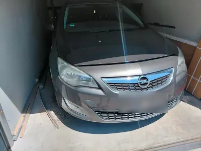 Gebraucht Opel Astra 140 PS (102 kW) 2011 Grau Kombi