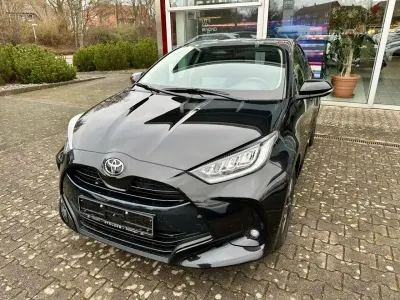 Neu Toyota Yaris Hybrid 116 PS (85 kW) 2025 Mysticschwarz mica Kleinwagen
