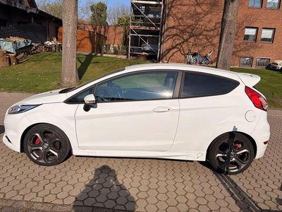 Gebraucht Ford Fiesta Sport 182 PS (133 kW) 2015 Weiß Kleinwagen