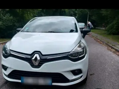 Gebraucht Renault Clio 77 PS (56 kW) 2019 Weiß Kleinwagen