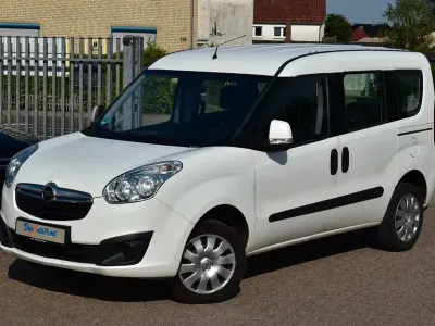 Gebraucht Opel Combo Edition 120 PS (88 kW) 2017 Weiß Van / Kleinbus