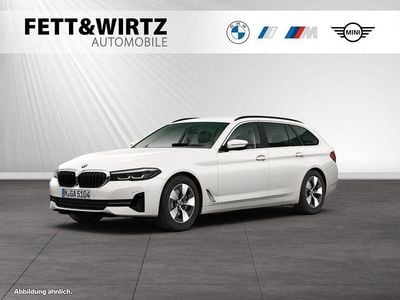 Gebraucht BMW 520 Efficient Dynamics 190 PS (139 kW) 2022 Mineralweiß metallic Kombi
