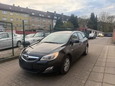 Gebraucht Opel Astra 116 PS (85 kW) 2012 Schwarz Kombi