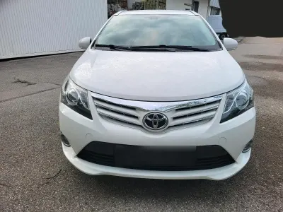 Gebraucht Toyota Avensis 123 PS (90 kW) 2013 Weiß Kombi
