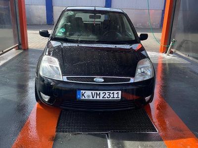 Gebraucht Ford Fiesta Trend 101 PS (74 kW) 2004 Blau Kleinwagen