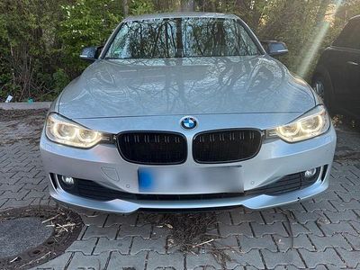 Gebraucht BMW 318 143 PS (105 kW) 2013 Silber Limousine