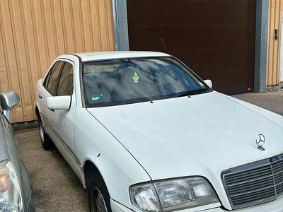 Gebraucht Mercedes C200 139 PS (102 kW) 1994 Weiß Limousine